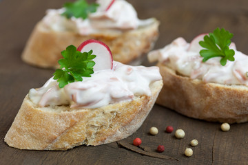canapes mit fleischsalat