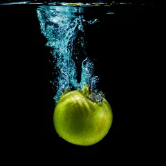 Crédence en verre imprimé Éclaboussures deau Pomme verte et éclaboussures d& 39 eau