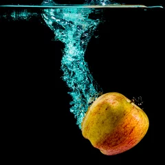 Crédence de cuisine en verre imprimé Éclaboussures deau Pomme jaune et éclaboussures d& 39 eau