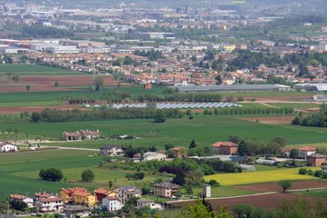 Fototapeta na wymiar pianura padana in veneto with the citizens ' houses and fields a
