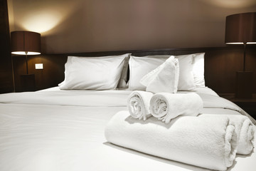 Fototapeta towels on bed obraz