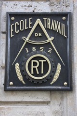 Plaque de l'école du travail à Paris