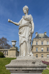 Obraz premium Antique Statue in Luxembourg garden (Jardin du Luxembourg) Paris