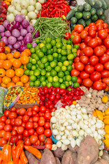 Naklejka na ściany i meble Świeże i organiczne warzywa na rynku rolników