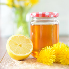 Aufstrich aus Löwenzahn und Zitrone