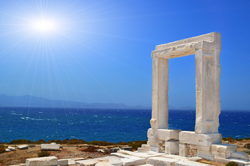 portara ancient greek temple ruins sea san in naxos island - obrazy, fototapety, plakaty