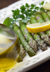 Asparagus on a plate - Asparagi nel piatto