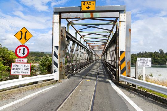 Road-rail bridge