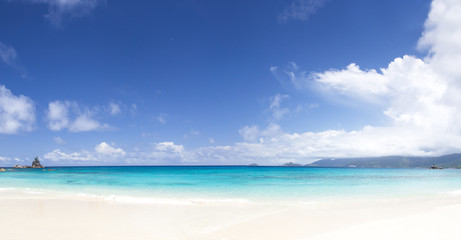 Fototapeta premium White coral beach sand and azure indian ocean.