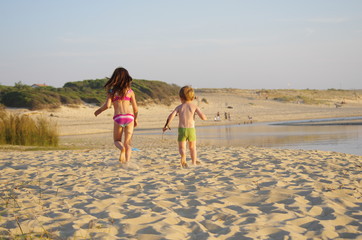 enfants à la plage