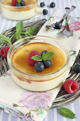 Creme brulee with berrys
