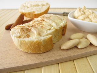 Zimt-Mandel-Butter