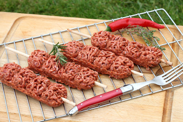 brochettes de viande hachée