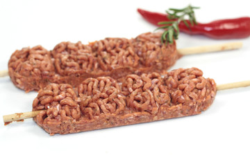brochettes de viande hachée