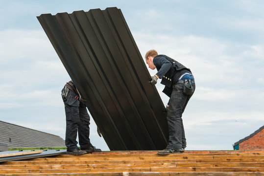Dachdecker mit Trapezblech 1669