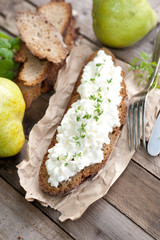 Bread with white cheese