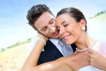 Obraz premium Bride and groom on their wedding day