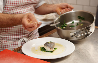 Obraz na płótnie Canvas Chef is serving steamed seabass