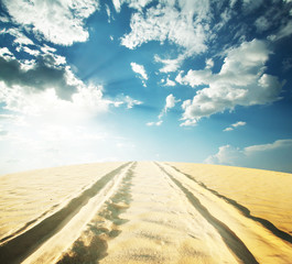Obraz na płótnie Canvas Sandy road in the desert