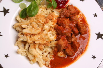 Putengulasch und Spätzle