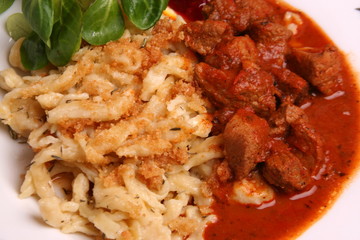 Spätzle mit Putengulasch