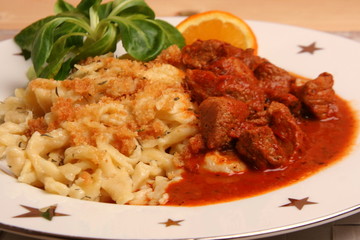 Spätzle und Putengulasch