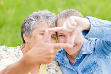 Obraz premium Elderly woman and her daughter