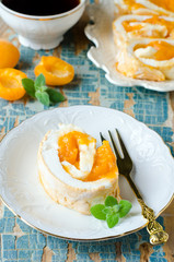 Roll with apricots