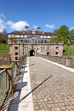 Eingang Schloss Pyrmont in Bad Pyrmont, Deutschland