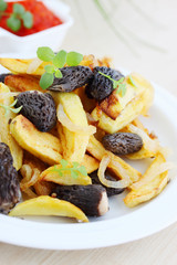 potatoes with mushrooms and onions