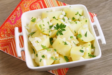 Ensalada de patata llamada patatas aliñadas