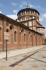 Fototapeta na wymiar Santa Maria łaski kopułę i bok, Milan