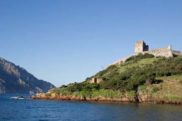 Fototapeta na wymiar Burgruine in Girolata auf Korsika
