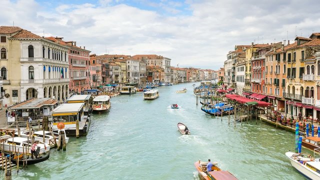 Timelapse video of the Grand Canal in Venice, Italy