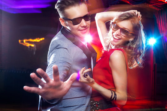 Couple Dancing Nightclub Images – Browse 24,220 Stock Photos, Vectors ...