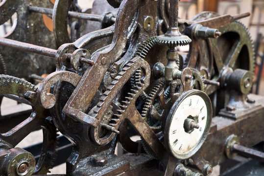 Mécanisme d'une horloge ancienne