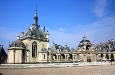 Fototapeta na wymiar Small Chantilly castle on the outskirts of Paris.
