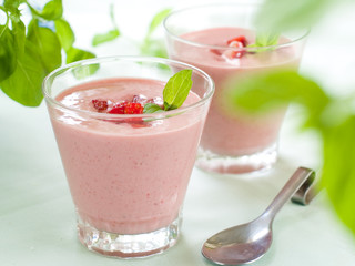 strawberry yoghurt dessert