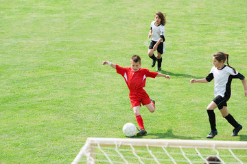 Obraz premium children playing soccer