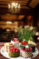 patisserie verschiedene törtchen