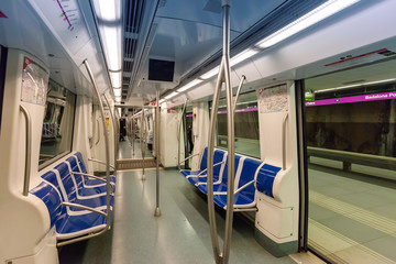 Intérieur de la rame de métro