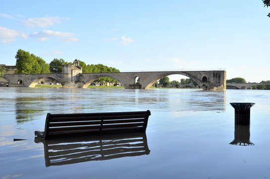 pont d'avignon inondation