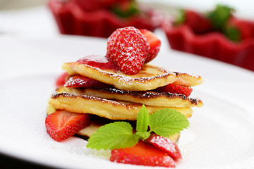 Pfannkuchen mit Erdbeeren