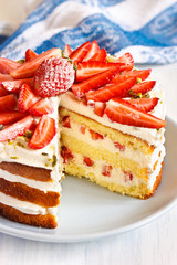 Strawberry cake. - 52540147