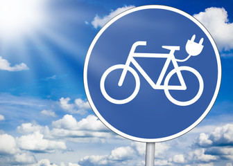 Verkehrsschild mit E-Bike