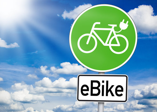 Fototapeta Verkehrsschild mit E-Bike in grün