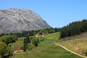 paisaje de montaña izarraitz país vasco 5954f