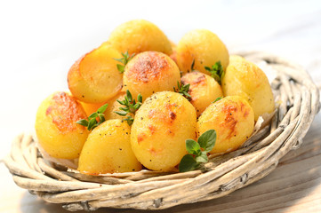 Naklejka na ściany i meble Roast-New-Potatoes