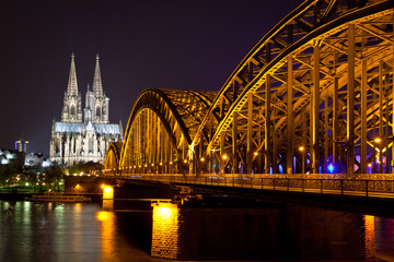 Kölner Dom und Brücke über den Rhein, Deutschland