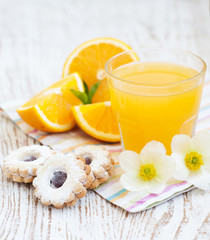 Orange juice and cookies